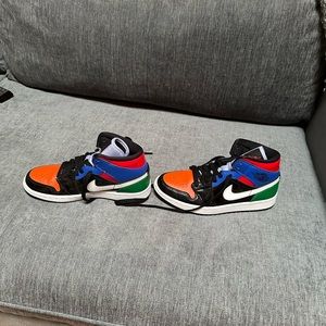Nike Jordan 1 Mid- multi-patent